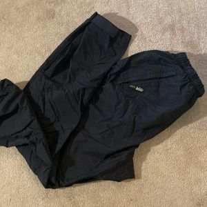 REI: M, black